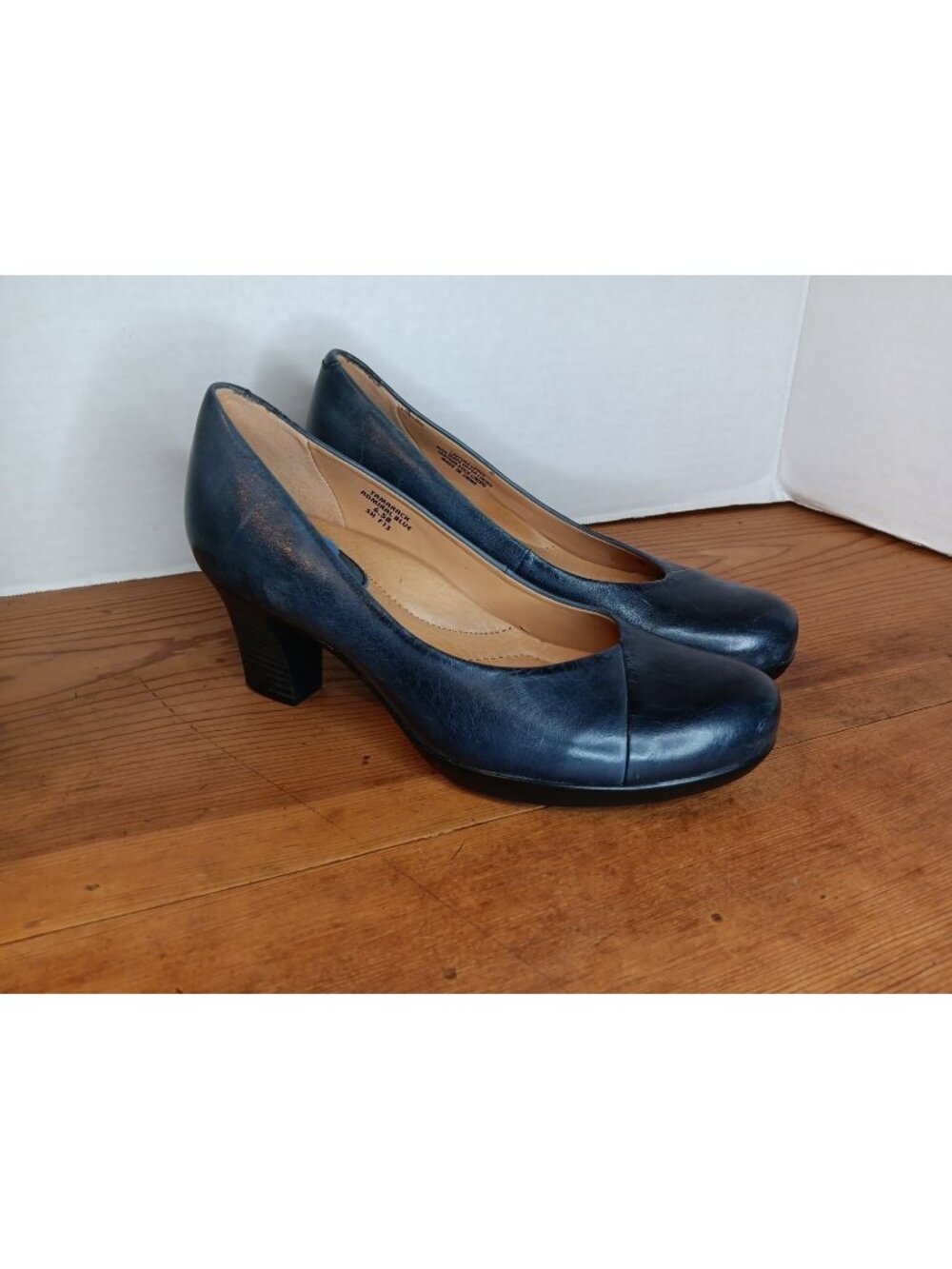 Earth Shoe Tamarack Womens US 6.5 B Admiral Blue 2.5" Heel Pumps Slip On Comfort